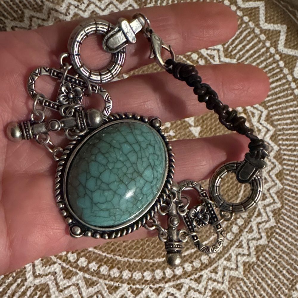 Vintage western inspired Turquoise and Silver toned Bracelet